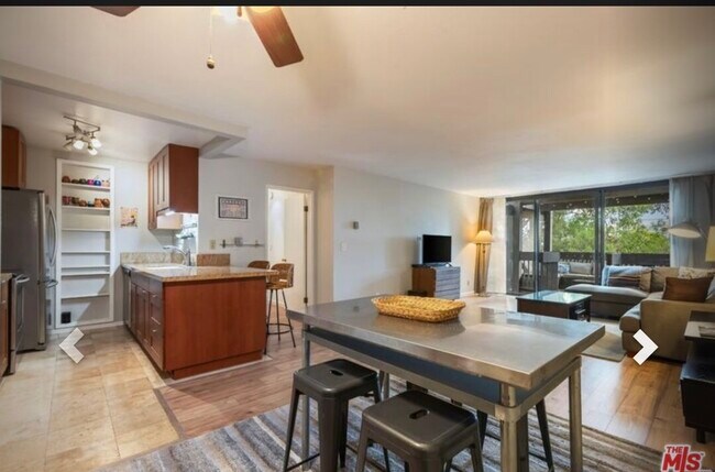 Building Photo - 7765 W 91st St