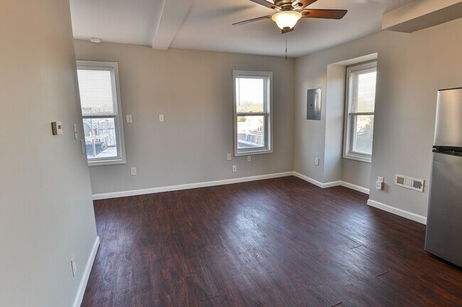 Building Photo - 1540 N 5th St