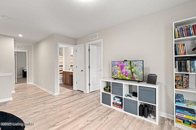 Building Photo - 115 Shadow Rock Ct