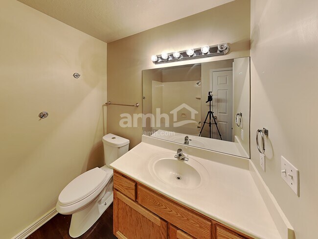 Building Photo - 1667 N 250 W