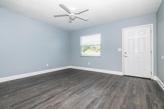 Building Photo - 107 Karde Ln