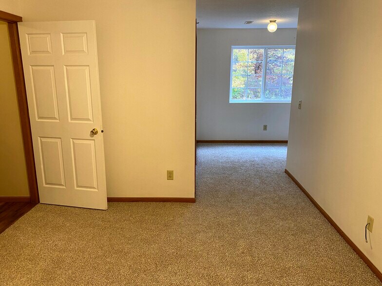 Building Photo - 3804 Creek Hill Dr