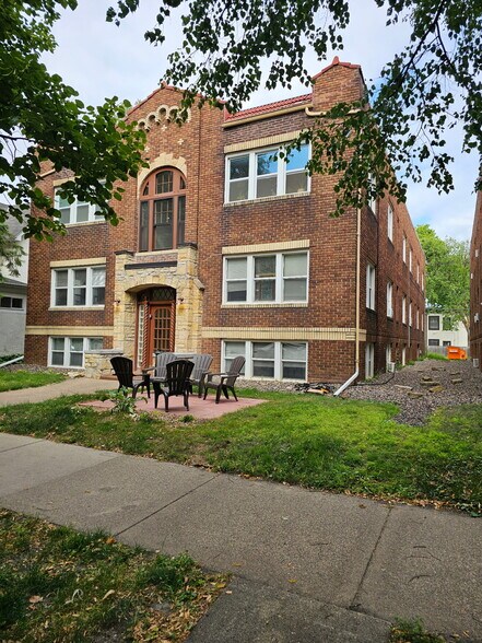 Front of Building - 3117 Colfax Ave S