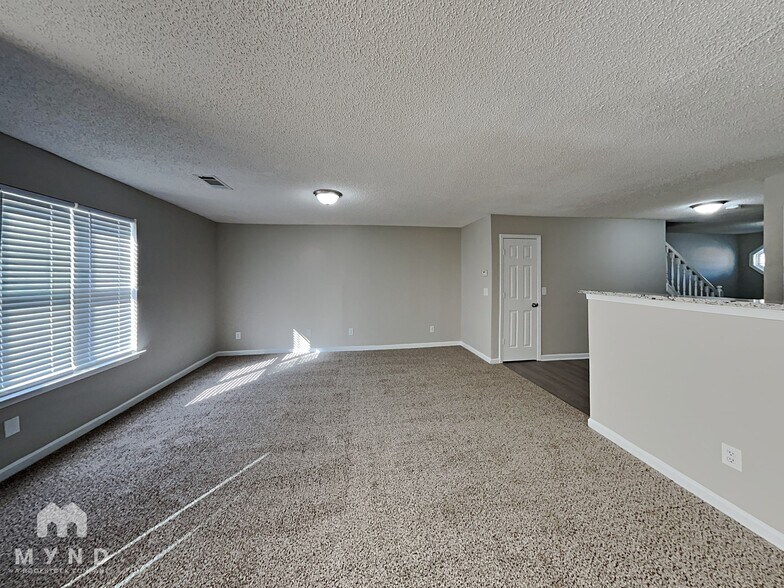 Building Photo - 6332 Hickory Ln Cir