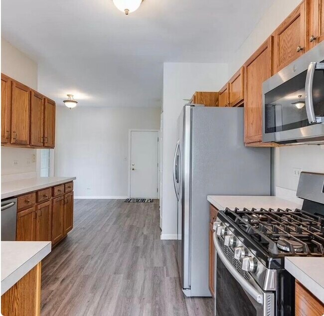 Building Photo - 1 S Oakhurst Dr