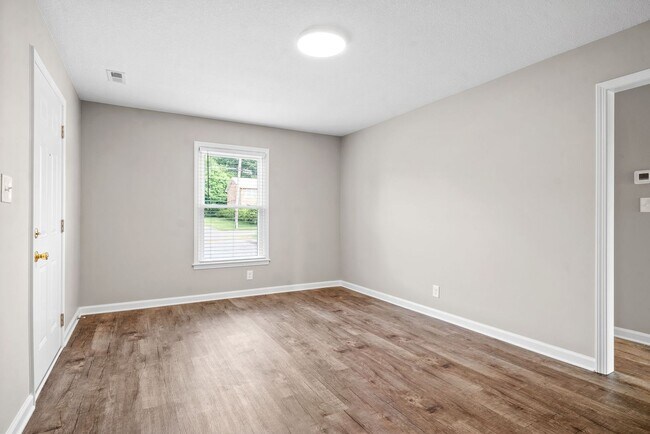 Building Photo - 147 Darlene Dr