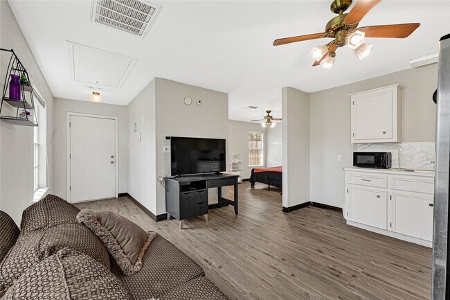 Building Photo - 1109 Frances Dr