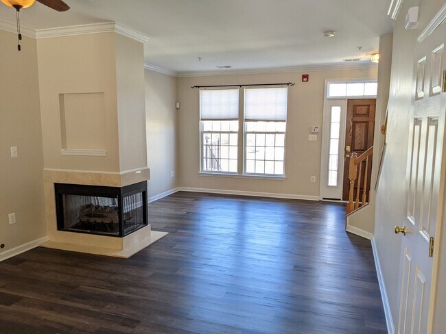 Building Photo - Updated condo in Ballenger Creek available in June!
