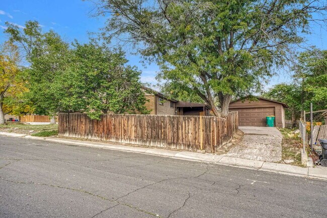 Building Photo - $2,595, 3-bed, 2-bath located in Denver.