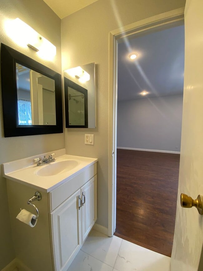 Building Photo - Harbor City- Single Family Home