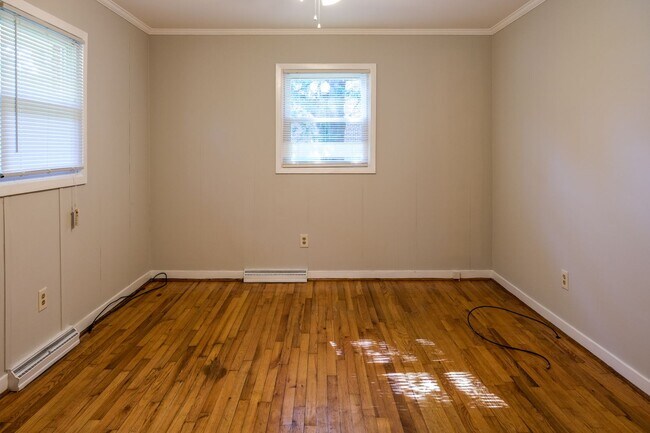 Building Photo - 6 Hardale Ln