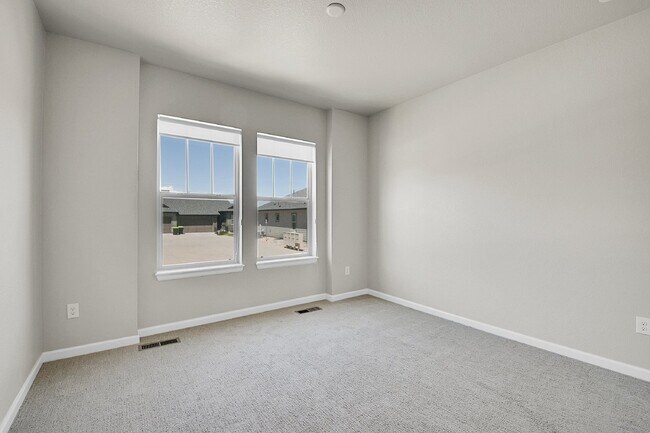 Building Photo - $2,895.00 - $500 OFF First Month's Rent - ...