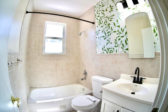 Building Photo - 620 Winters St