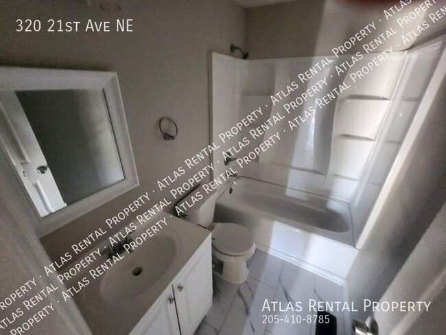 Building Photo - 320 21st Ave NE