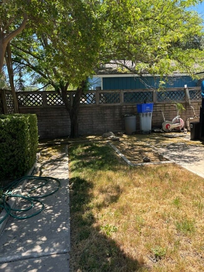 Building Photo - 821 Vine St