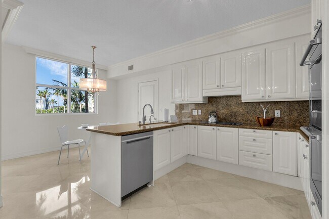 Building Photo - 3700 S Ocean Blvd