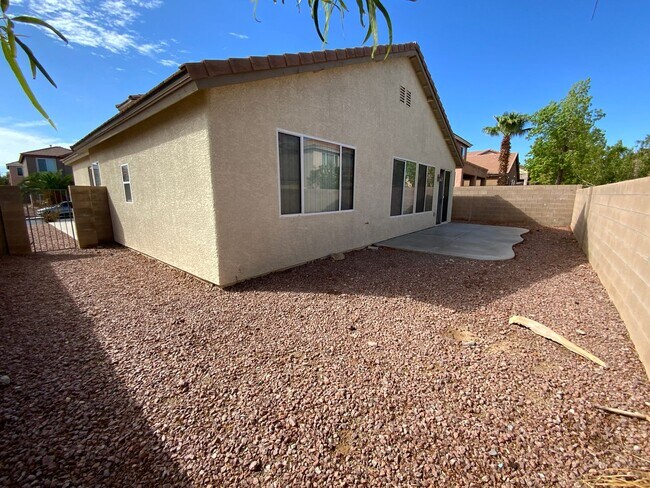 Building Photo - 1022 Pecos River Ave