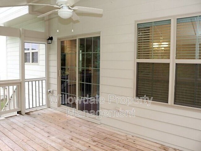 Building Photo - 717 Minerva Dale Dr