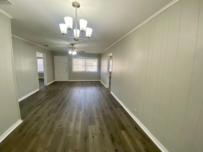 Building Photo - 3 Bedroom 3 bathroom Remodeled home ready to be loved