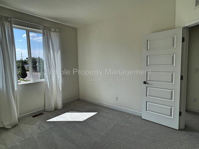 Building Photo - 2049 W 67th Pl