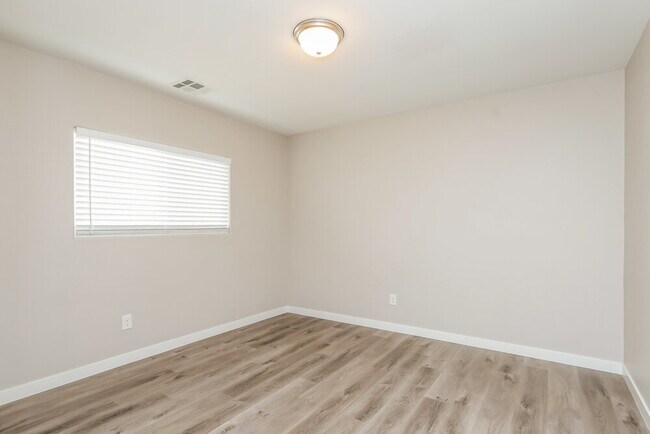 Building Photo - 8261 Oliver Twist Ln