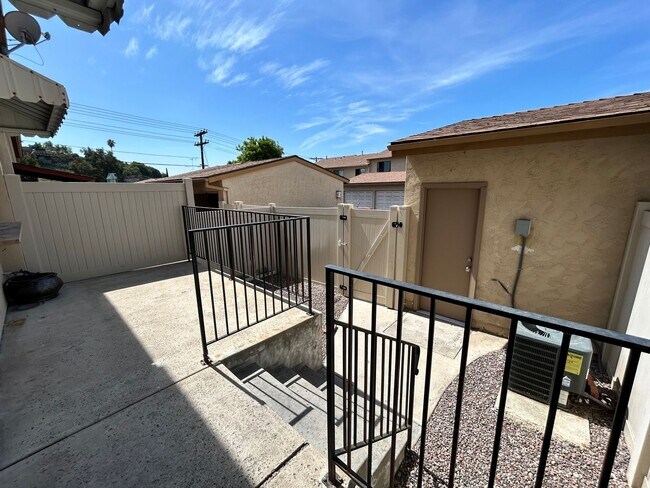 Building Photo - Completely Remodeled 3 Bedroom in La Mesa!! Water/Trash Included