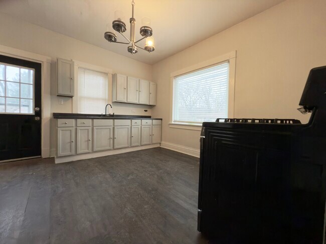 Building Photo - 1200 Ada St