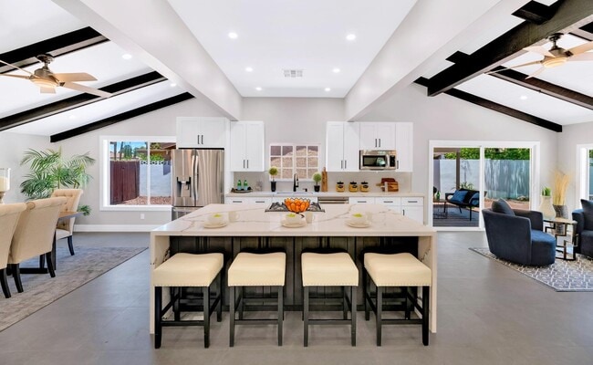 Building Photo - 7509 N Vía Del Elemental