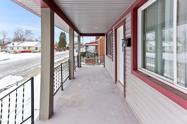 Building Photo - 7645 Fisher Ave