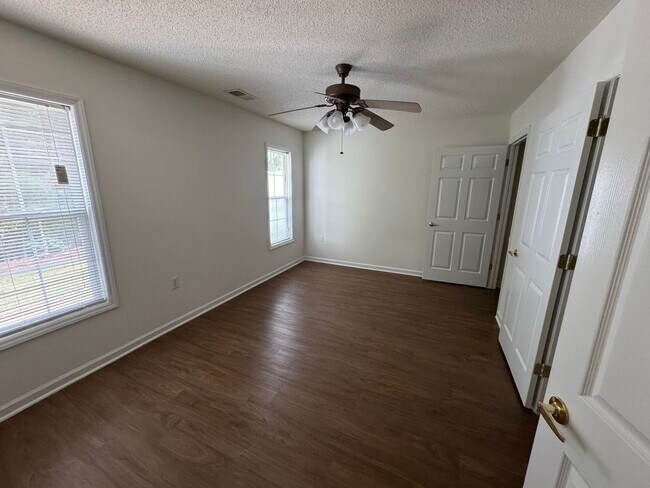 Building Photo - 11371 Clubhaven Pl