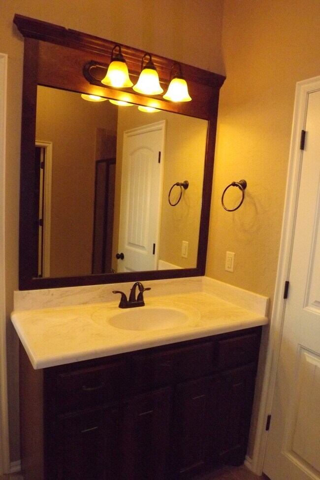 Building Photo - Newer Home built in  2014 w/storm shelter!