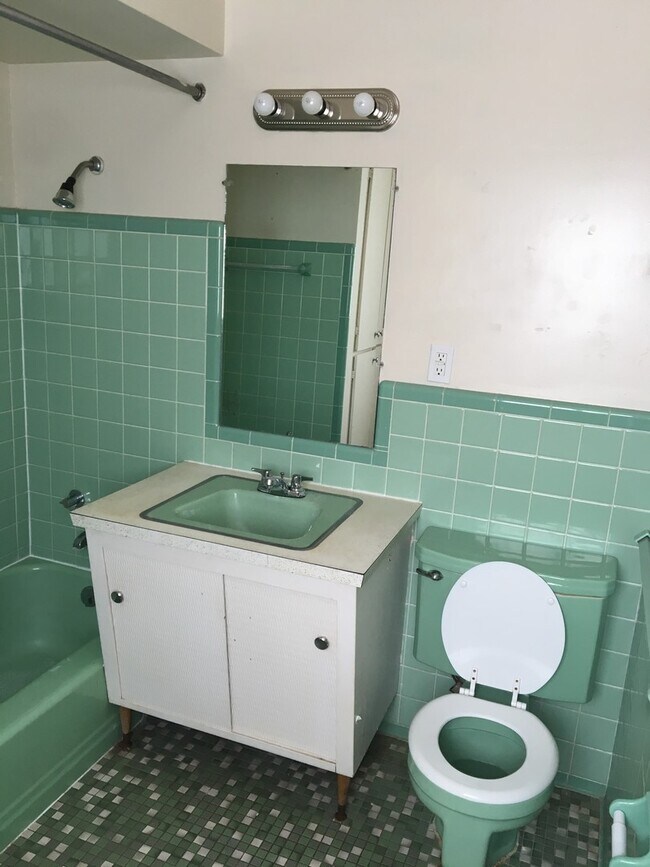 Building Photo - G 2288 E Hemphill Rd Apt (Range 1 - 4)