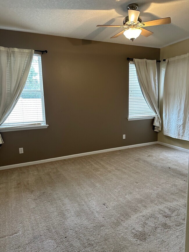 Building Photo - 627 Aeolian Dr