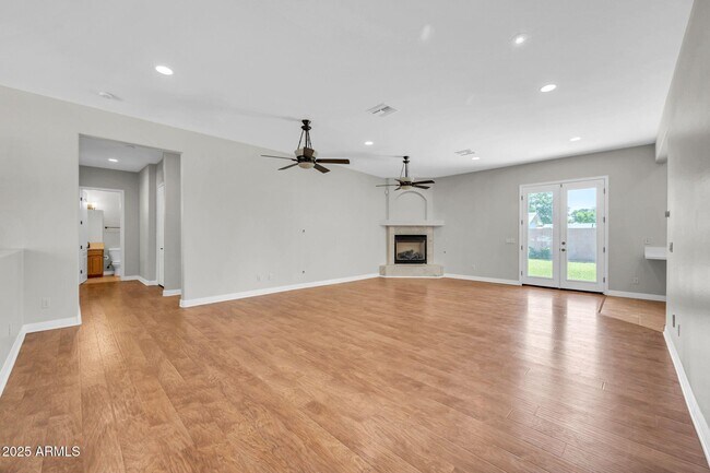 Building Photo - 4213 E Edgemont Ave