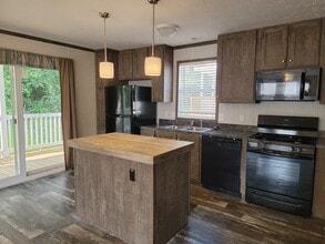 Building Photo - 146 Apollo Ave