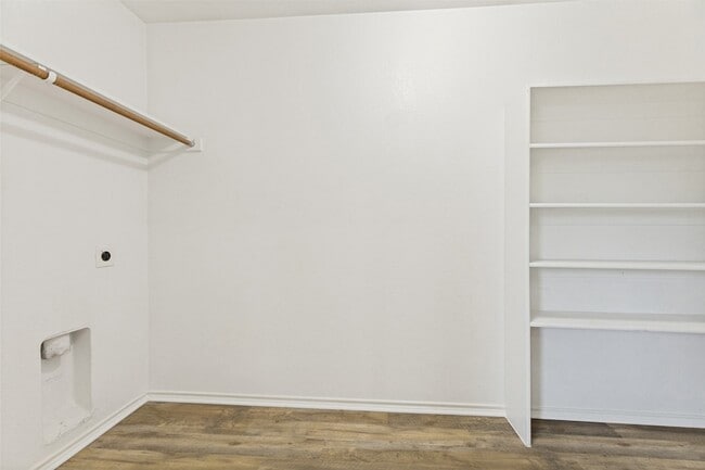 Building Photo - 556 Winbridge Ln