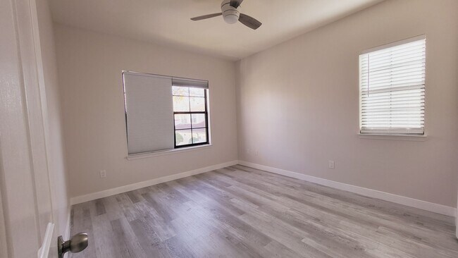 Building Photo - Come see this modern, elegant condo in Celebration!