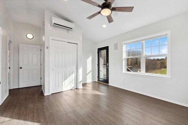 Building Photo - 2 bedroom, 1 bath apartment, close to downtown Whitefish