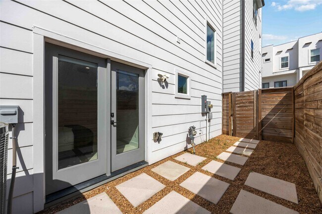 Building Photo - 3018 Markle Dr