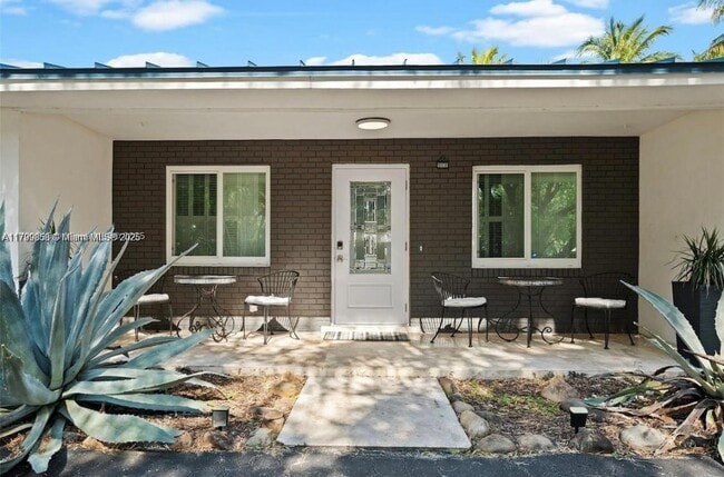 Building Photo - 1031 Redbird Ave