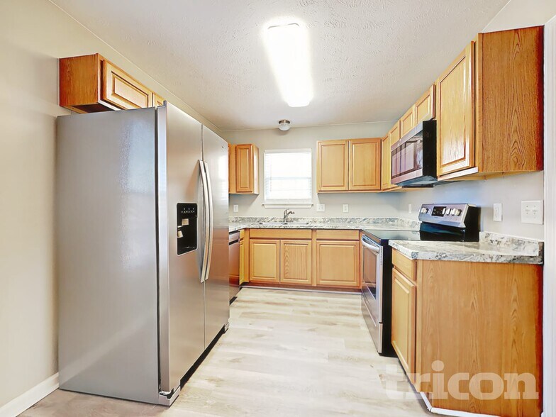 Building Photo - 700 Holland Ridge Dr