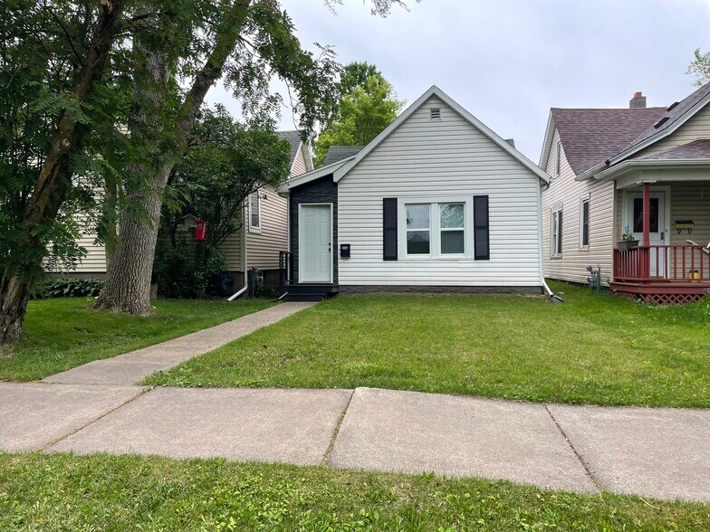 Building Photo - 220 S 61st Ave W