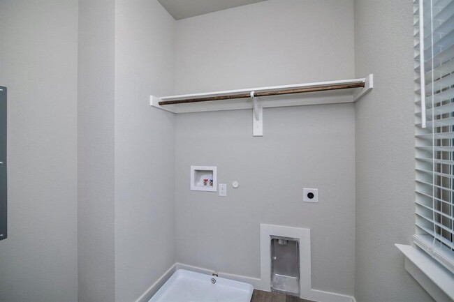 Building Photo - 715 Harvest Moon Dr