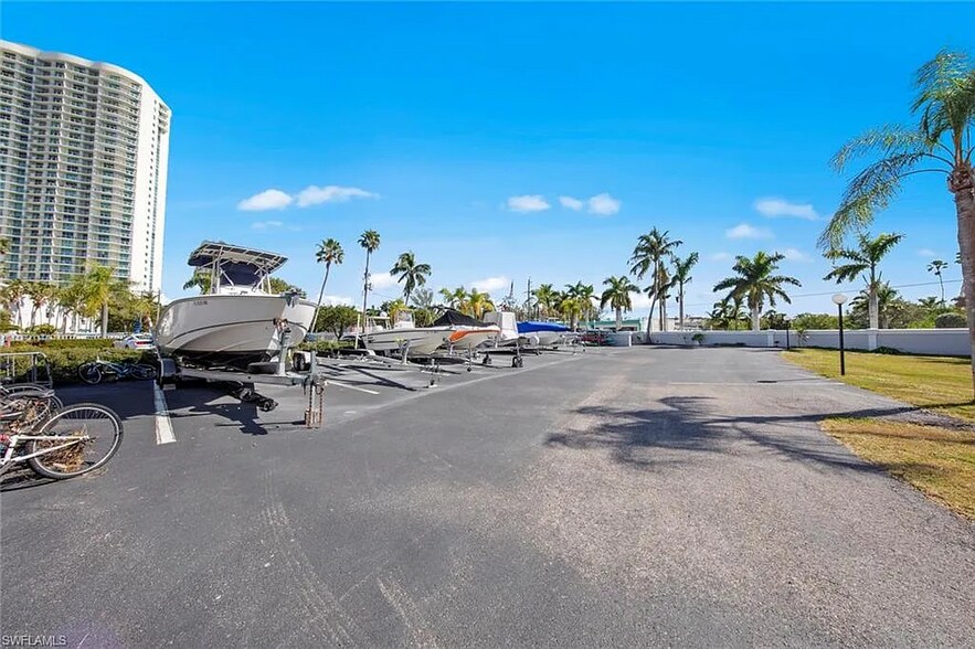 Building Photo - 2885 Palm Beach Blvd