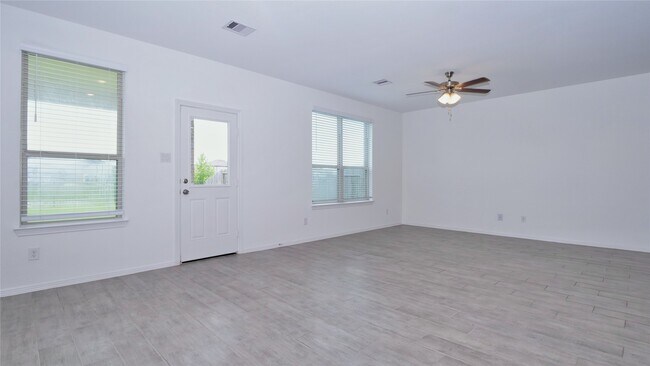 Building Photo - 5735 Aurora Grns Ln