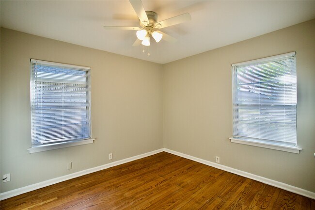 Building Photo - 8733 Robindell Dr