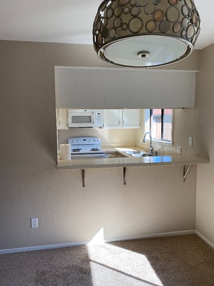 Building Photo - 2055 Sierra Rd