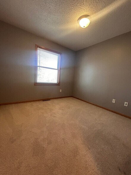 Building Photo - 1829 N Girard Ave