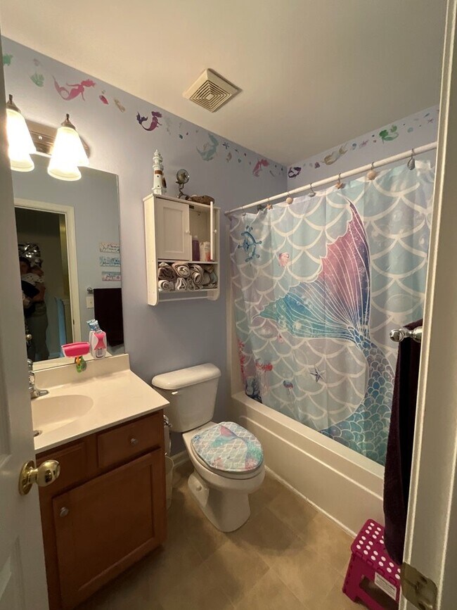 Building Photo - Convenient to Savannah and the new Hyundai Plant