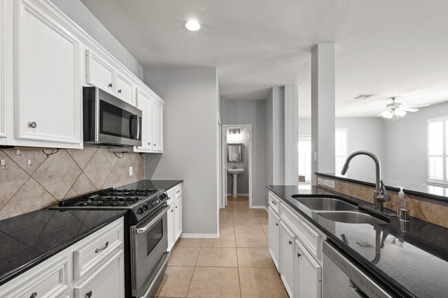Building Photo - 5314 Schuler St